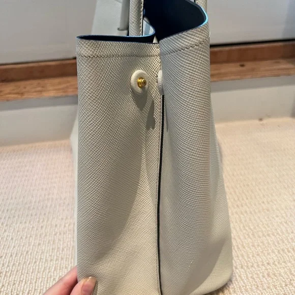 Prada Cuir Tote White - Picture 10 of 16